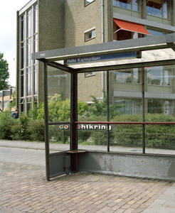 118601 Gezicht op de abri van de bushalte Kapteynlaan aan de Eykmanlaan te Utrecht.